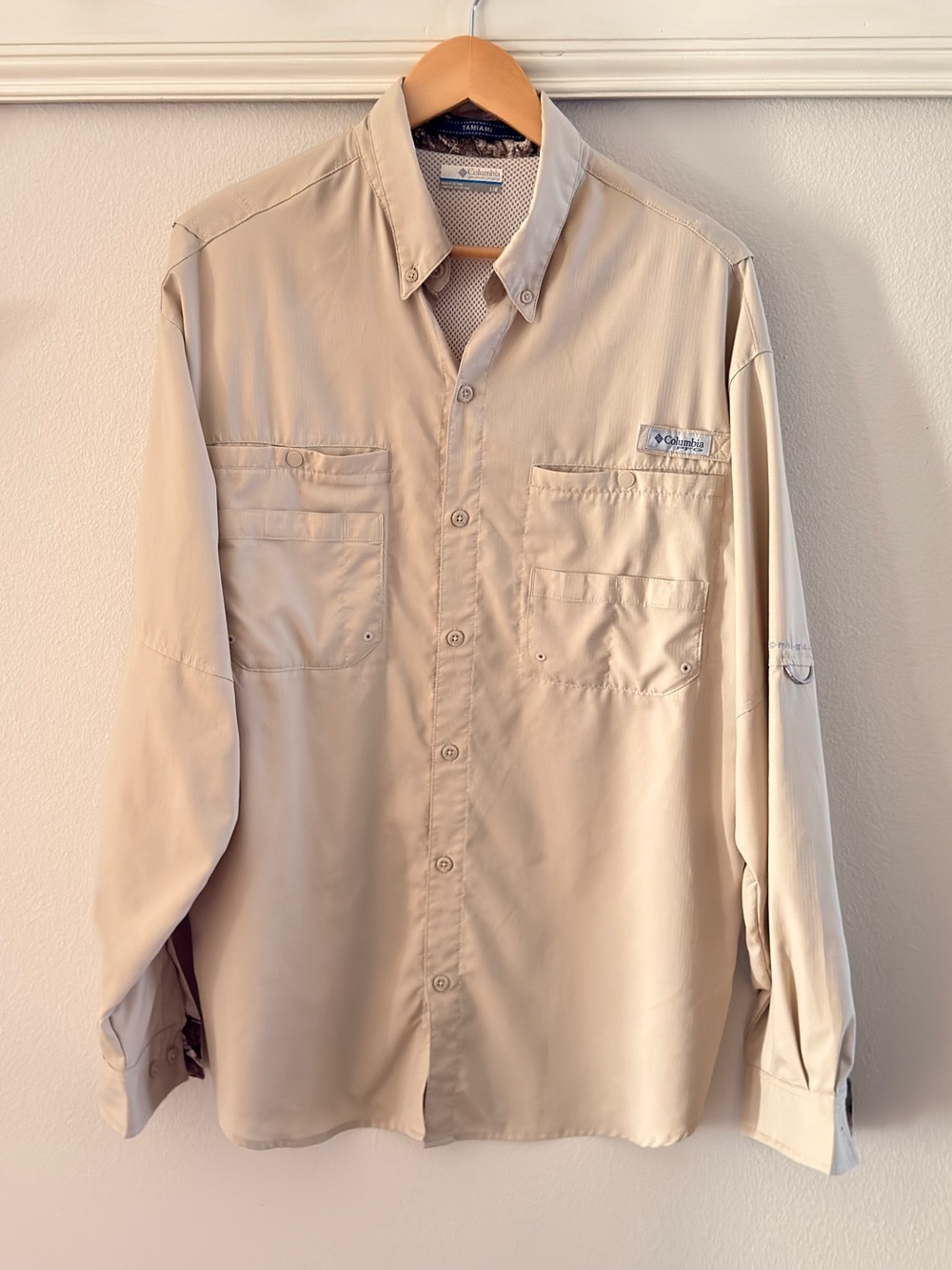 Columbia PFG Tamiami II Fishing Shirt Mens Large Beige /Camo Trim Collar